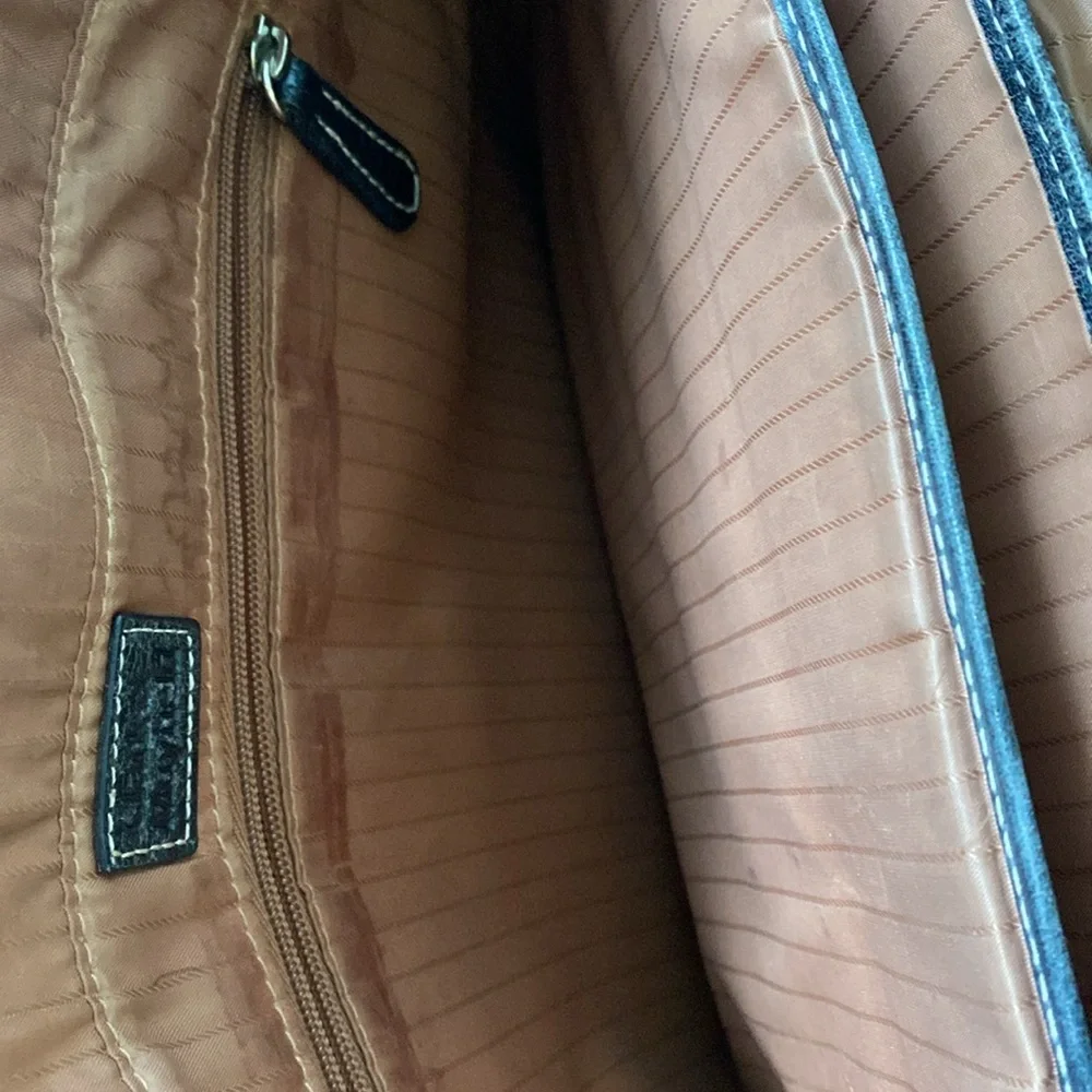 Clark & Mayfield Leather Laptop Satchel Bag Padded laptop sleeve inside